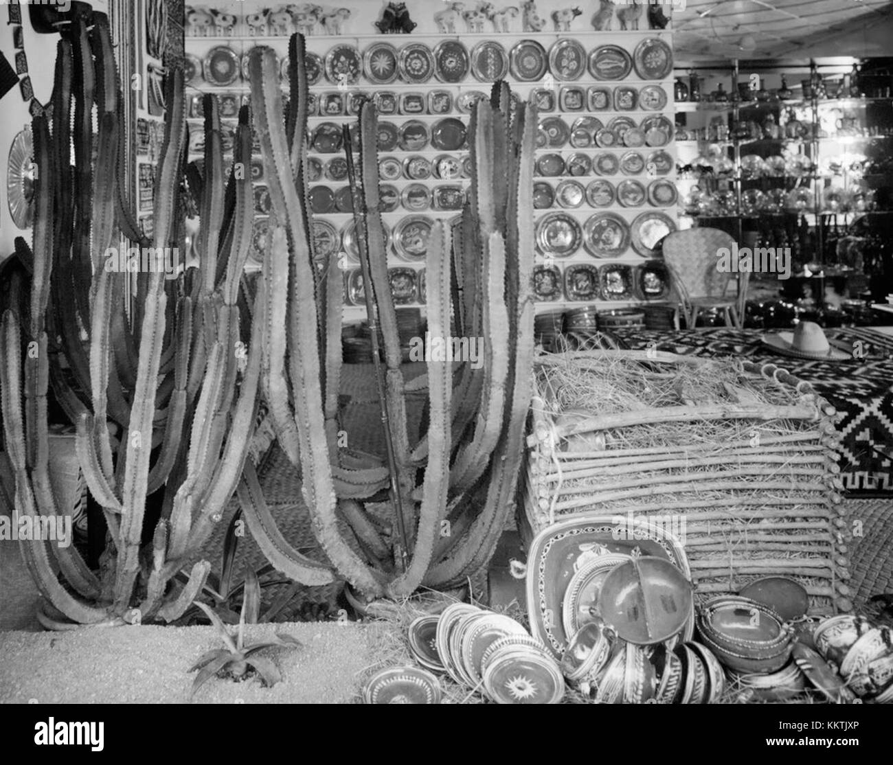 Una vista dettagliata della mostra messicana alla Swedish Tin nel 1931, che mostra arte, cultura e industria messicane. La mostra ha presentato opere di artisti messicani, mettendo in risalto il ricco patrimonio culturale del paese, e ha incluso mostre di arte contemporanea e artigianato tradizionale. Faceva parte dello scambio culturale durante questo periodo, favorendo l'apprezzamento artistico internazionale. Foto Stock