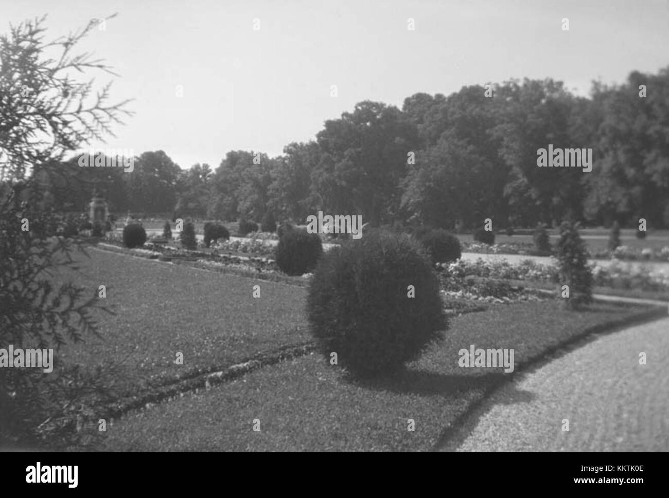 Drottningholm è uno storico palazzo reale in Svezia, rinomato per la sua architettura e i suoi giardini, situato vicino a Stoccolma. Foto Stock