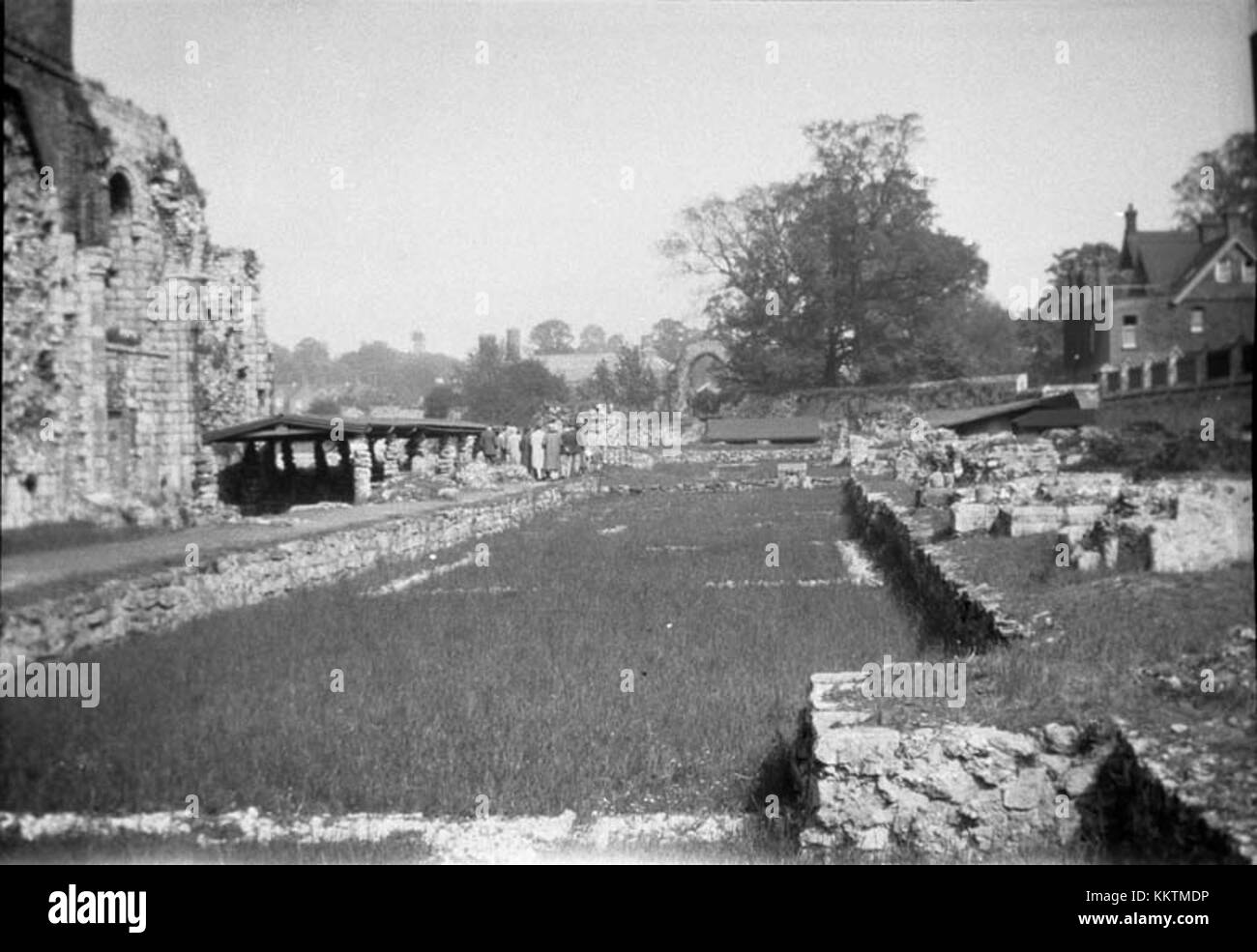 Canterbury è una città nel sud-est dell'Inghilterra, rinomata per la sua cattedrale storica, il suo significato religioso e l'architettura medievale. Il KMB 1600100013470 si riferisce probabilmente a un numero di catalogo o a un identificatore relativo ai siti storici o agli artefatti della città. Foto Stock