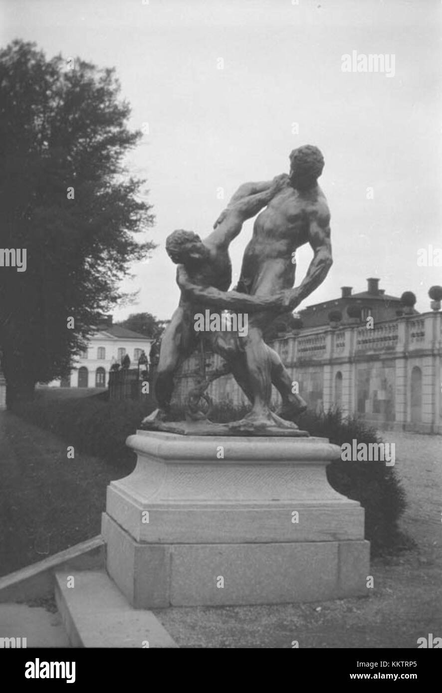 Il Palazzo di Drottningholm, patrimonio dell'umanità dell'UNESCO in Svezia, è noto per la sua splendida architettura e gli ampi giardini, essendo una residenza reale. Foto Stock
