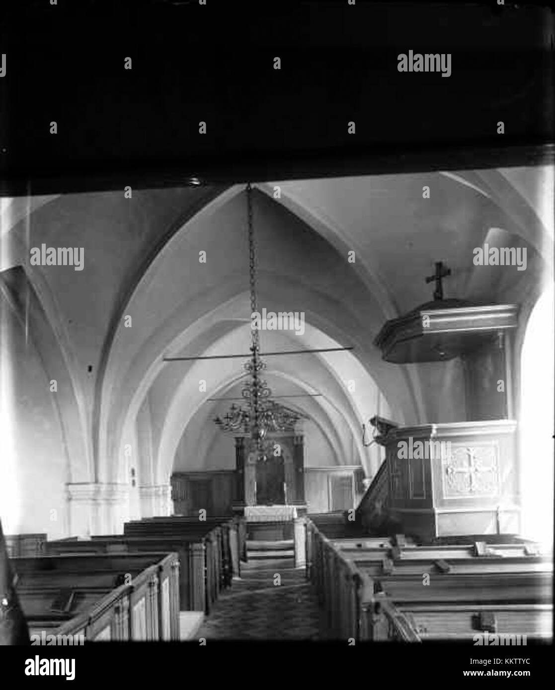 Fosie Kyrka, situata in Svezia, è un esempio di architettura ecclesiastica scandinava. L'edificio è noto per il suo significato storico e lo stile architettonico, contribuendo al patrimonio culturale e religioso della regione. Foto Stock