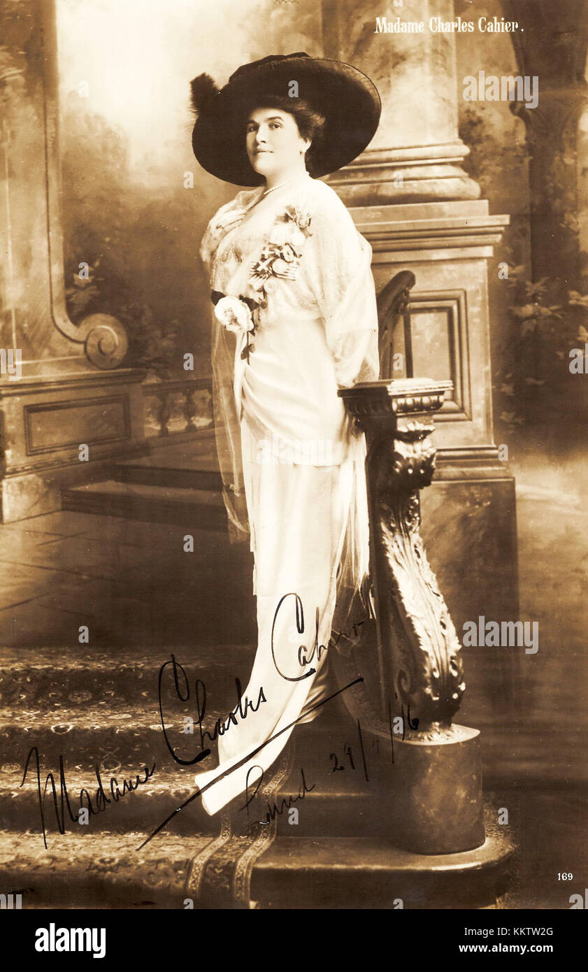 Cahier, Mme Charles (Sara) helfigur med signatur AF Foto Stock