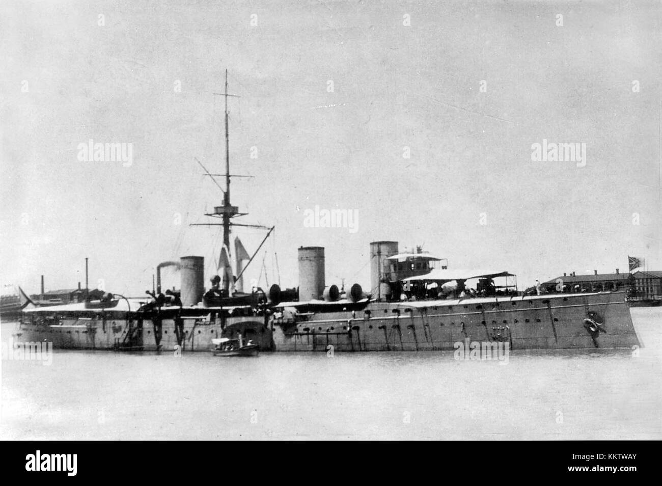 Zhemchug, una nave russa, dopo il 1909, rappresenta un periodo nella storia marittima, noto per il suo ruolo nel trasporto passeggeri e merci. La storia della nave dopo il 1909 riflette i cambiamenti nella tecnologia marittima e navale. Foto Stock