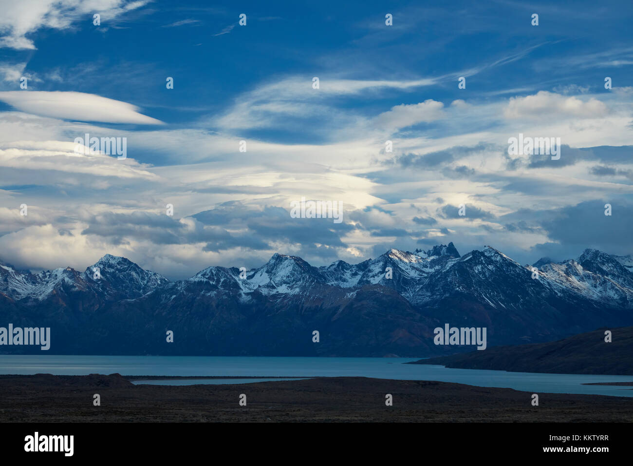 Montagne e lago viedma, Parque Nacional Los Glaciares (area del patrimonio mondiale), Patagonia, Argentina, Sud America Foto Stock