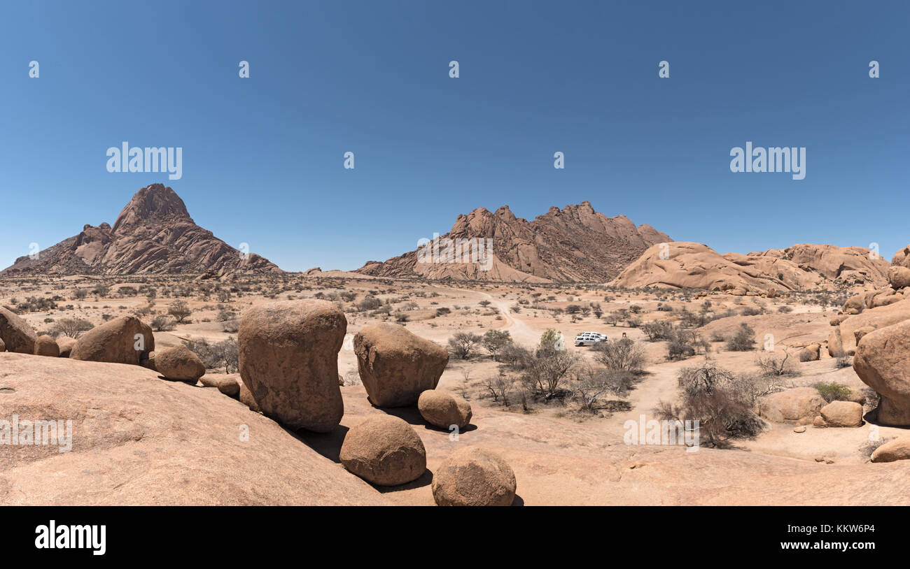 Spitzkoppe gruppo di calvi picchi di granito nel deserto del Namib di Namibia Foto Stock