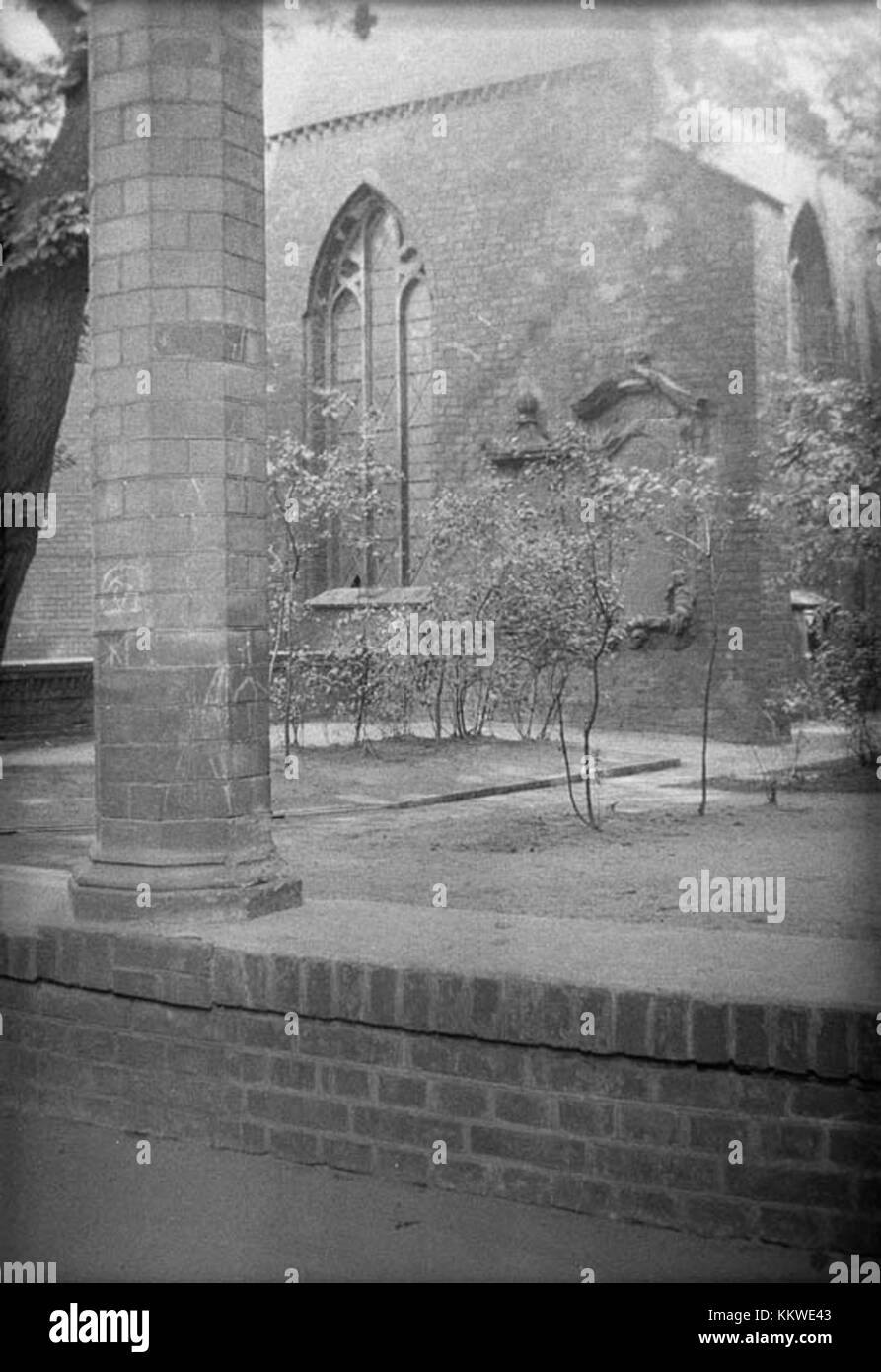 *Berlino* è raffigurato in questa collezione, catalogata sotto KMB 16001000136484. Conosciuta per il suo ricco significato culturale e storico, Berlino è una città ricca di storia, dal suo ruolo nella seconda guerra mondiale al suo status moderno di capitale della Germania. Foto Stock