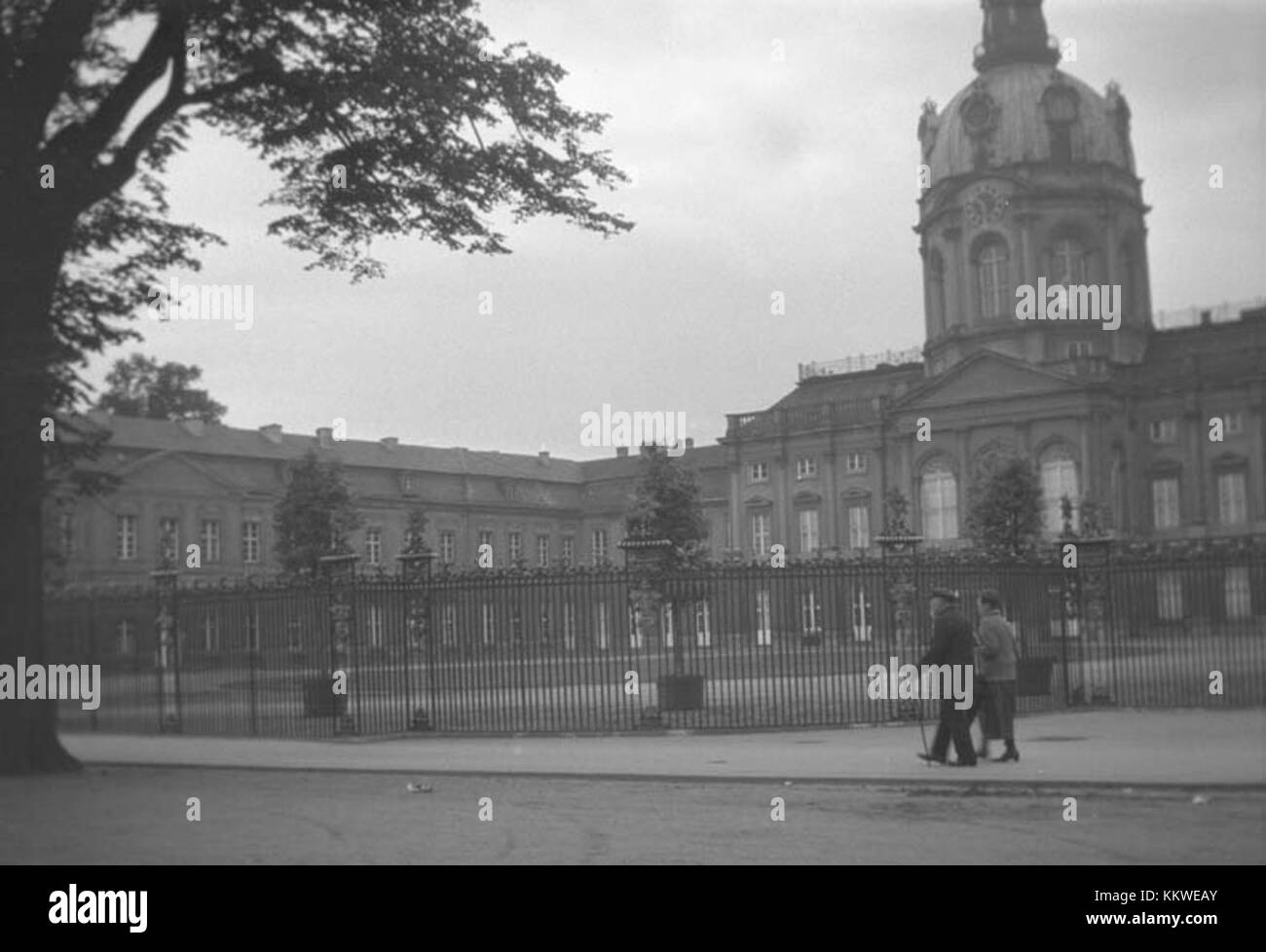 Berlino KMB 16001000136944 si riferisce a un documento o a un elemento documentato all'interno della collezione KMB, probabilmente correlato al patrimonio storico o architettonico della città. Foto Stock