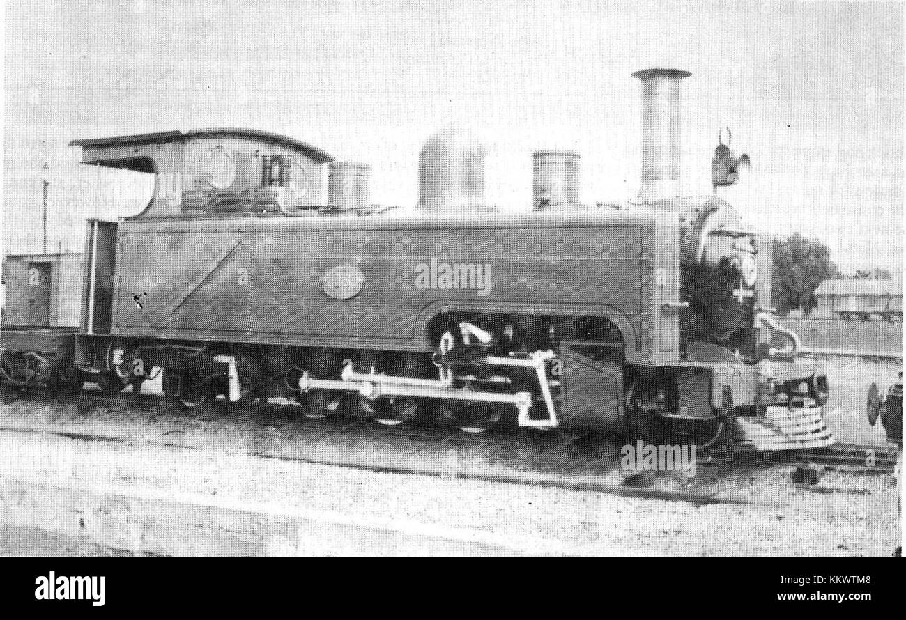 La SAR Class NG4 16 è una locomotiva a vapore costruita all'inizio del XX secolo, con una disposizione delle ruote di 4-6-2T. Questo tipo di locomotiva è stato utilizzato dalla South African Railways per i servizi passeggeri, fornendo un trasporto affidabile sia per brevi che per lunghe distanze. La NG4 16 è diventata una parte iconica del patrimonio ferroviario del Sudafrica. Foto Stock