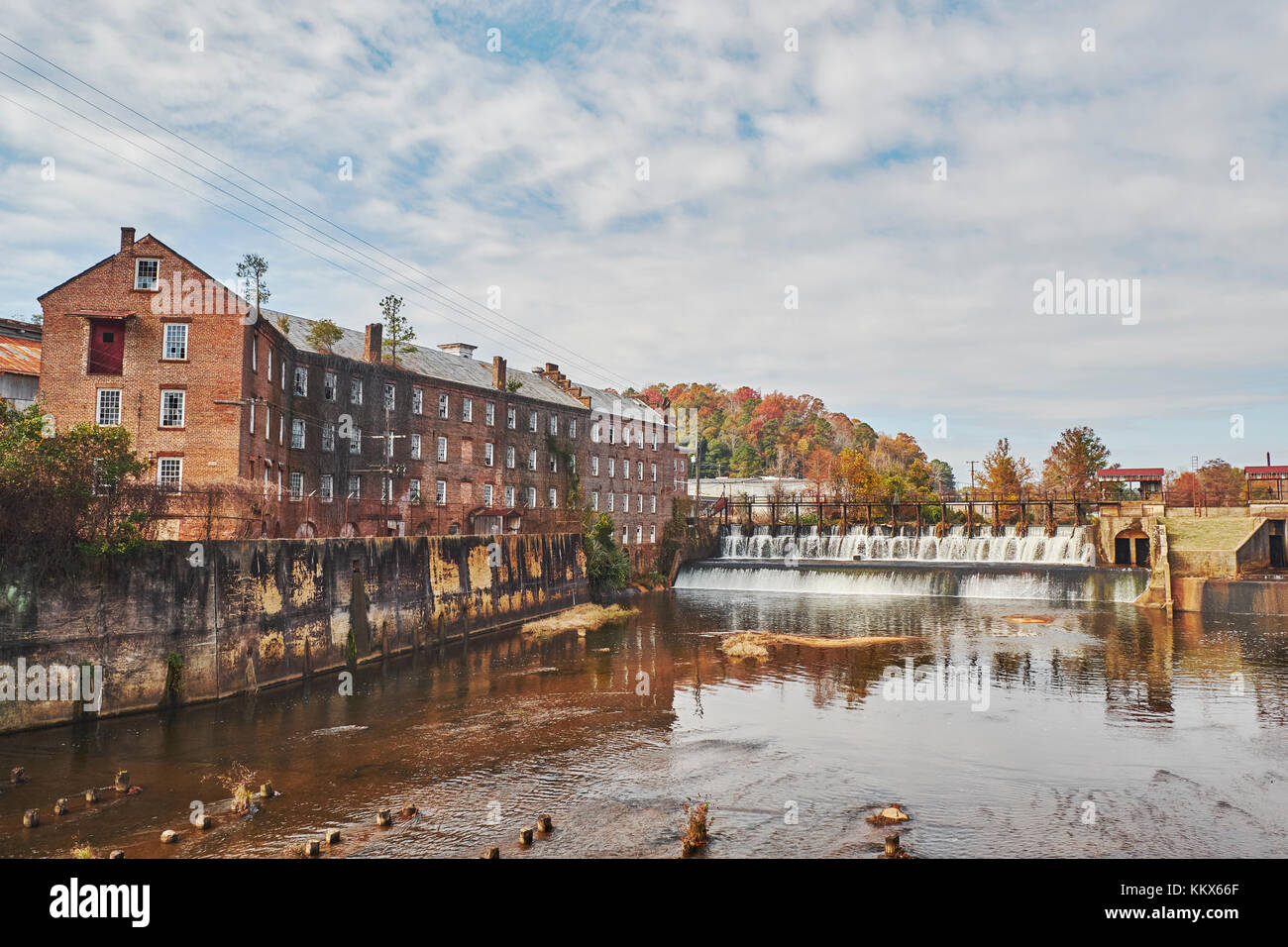Prattville Alabama mulino e diga sul torrente Autauga con il vecchio e storico il cotone il gin e il mulino in Alabama rurale. Prattville in Alabama, Stati Uniti d'America. Foto Stock