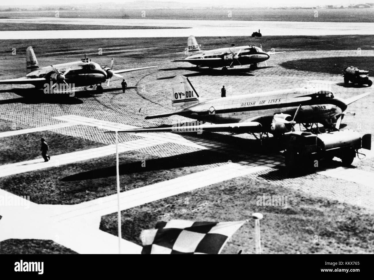 Il DDL DC 3 è un modello del Douglas DC-3, uno dei velivoli più significativi e duraturi della storia dell'aviazione. Ha rivoluzionato i viaggi aerei negli anni '1930 e '1940, stabilendo gli standard per l'aviazione commerciale. Foto Stock