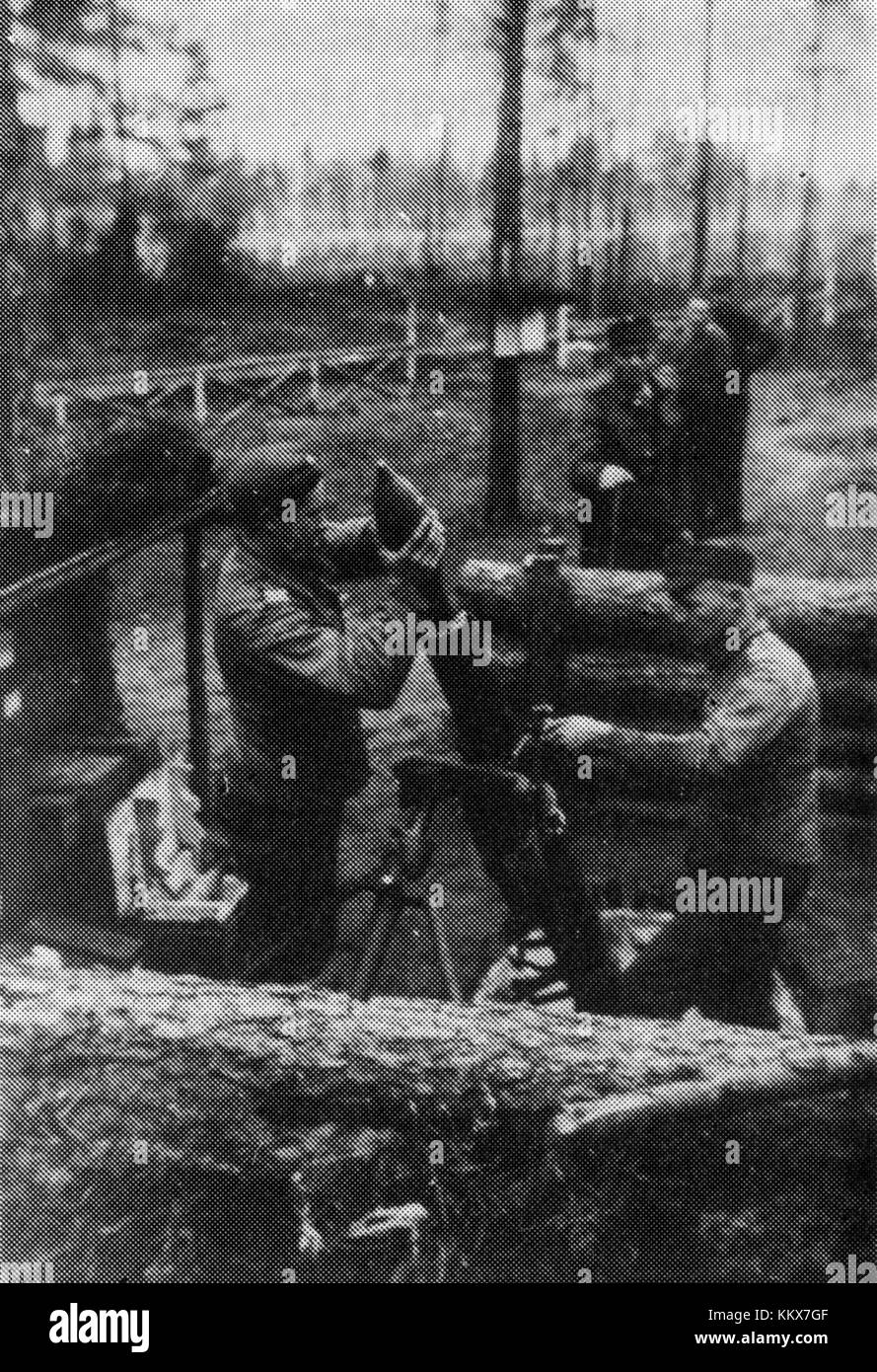 Granatkastare i IR 24 si riferisce a un tipo di lanciagranate in uso dalle forze militari. Il modello rappresenta un pezzo di arma utilizzato in situazioni di combattimento, progettato per lanciare granate con precisione. Foto Stock
