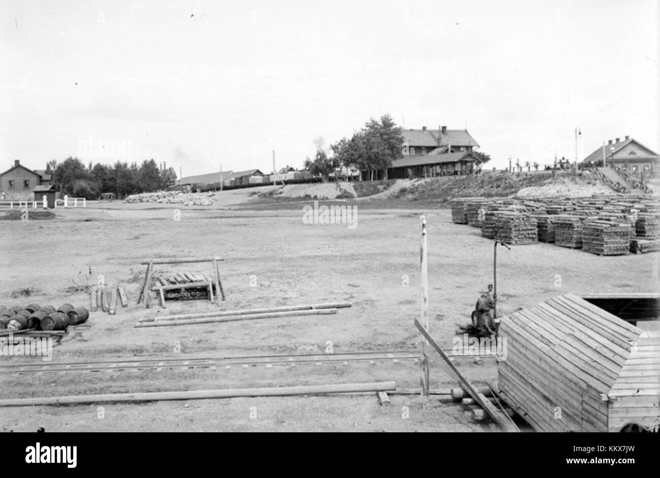 La diramazione Vologda della ferrovia in Russia è una parte cruciale della rete ferroviaria del paese. Collega la regione alle principali vie di trasporto, facilitando i viaggi e il commercio attraverso la Russia. Foto Stock