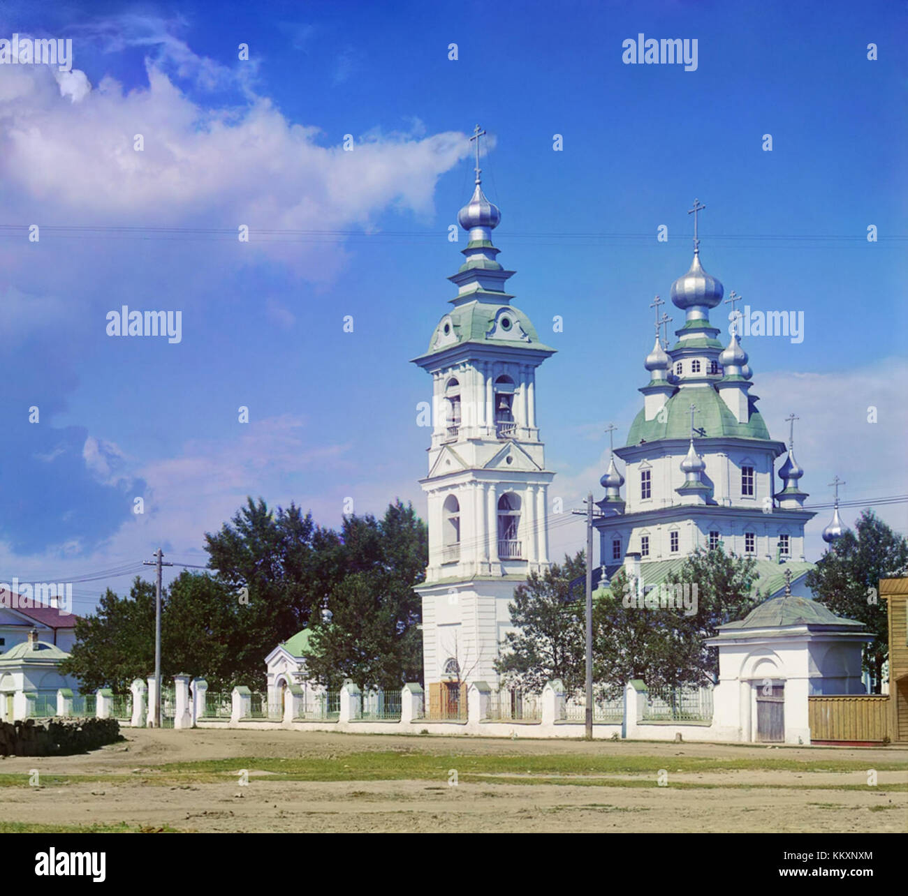 La Chiesa della Resurrezione di Cristo a Petrozavodsk, Russia, è nota per la sua bellezza architettonica e il suo significato religioso. La chiesa si erge come simbolo della fede ortodossa russa ed è un importante punto di riferimento storico nella regione. Foto Stock