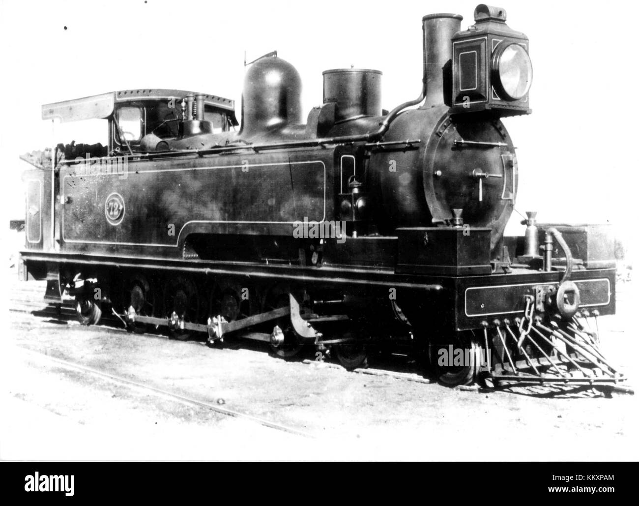 La NGR Classe D 4 8 2T è un tipo di locomotiva a vapore, numerata 72, che è stata utilizzata su ferrovie a scartamento ridotto. È noto per la sua distinta disposizione delle ruote 4-8-2 ed è stato progettato per servizi di trasporto merci e passeggeri leggeri. Foto Stock