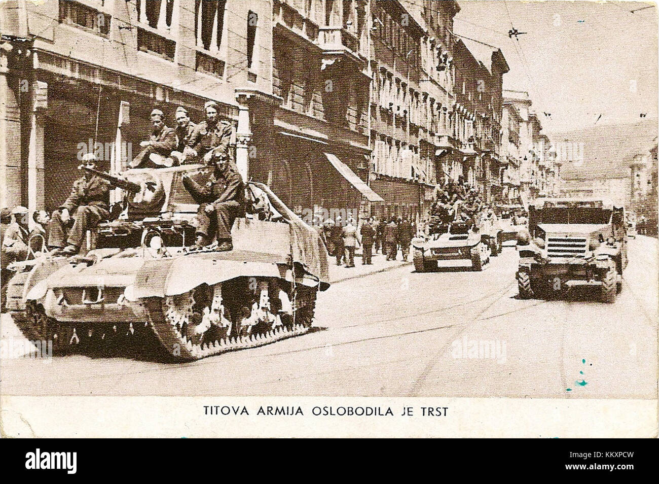 Questo evento storico si riferisce alla liberazione della città di Trieste da parte dell'esercito di Tito nel 1948, segnando un momento significativo nel periodo post-bellico. L'evento faceva parte dei più ampi conflitti territoriali e della lotta per il controllo della città. Foto Stock