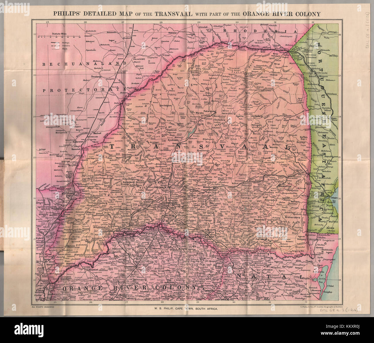 Questa mappa dettagliata di Philips mostra la regione del Transvaal del Sud Africa insieme a parte della colonia di Orange River, illustrandone la geografia e i confini politici in un contesto storico. Foto Stock