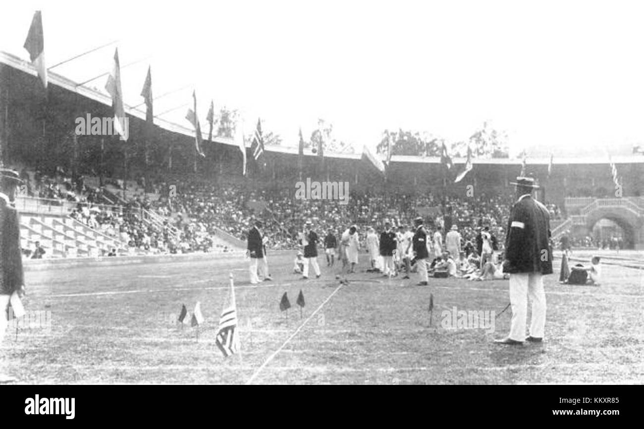 La gara del 1912 shot put fu un evento notevole nella storia dell'atletica leggera. Tenutosi durante le Olimpiadi estive del 1912, ha presentato i migliori atleti del mondo che gareggiavano in shot put. Foto Stock