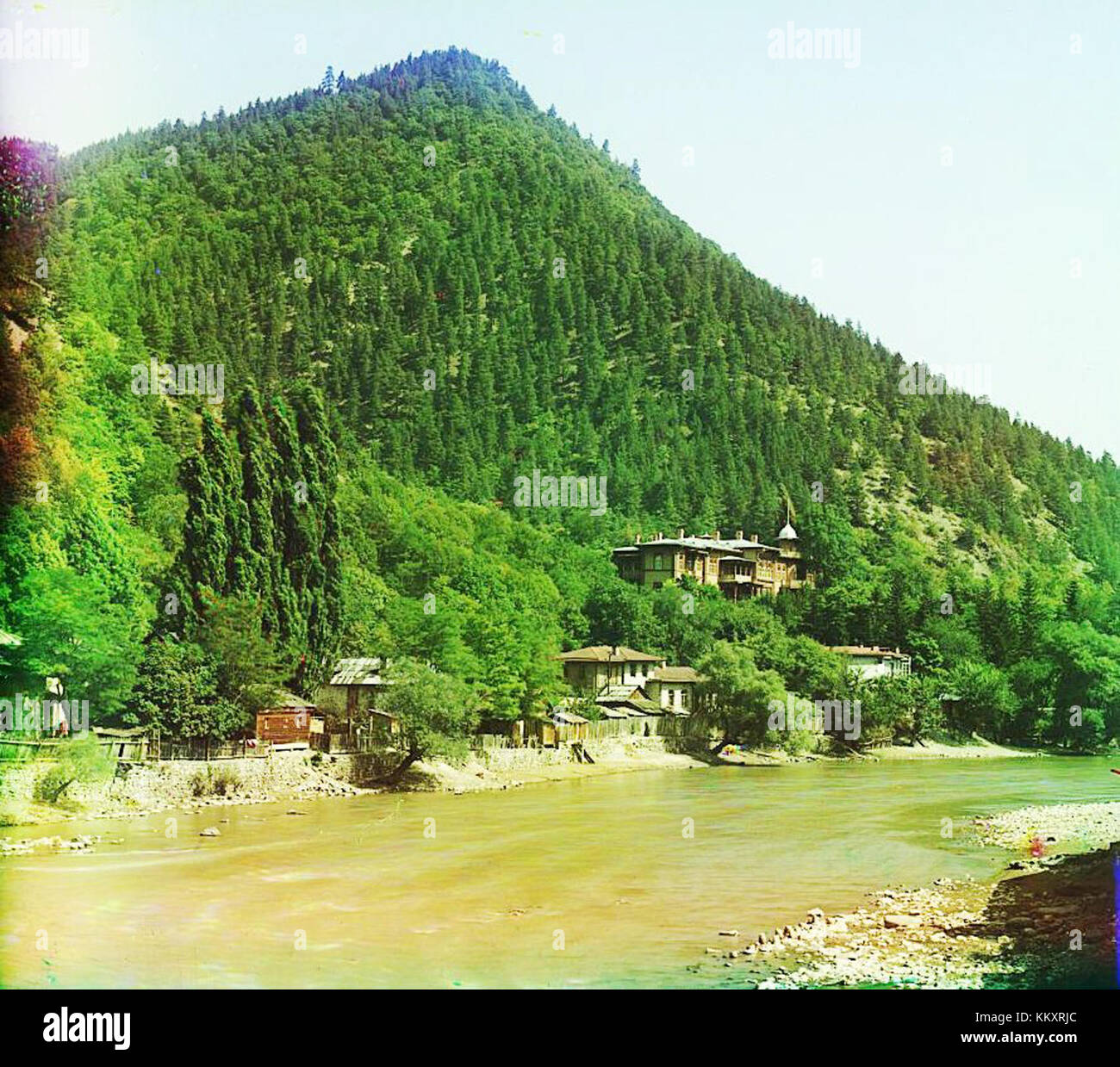 Borzhom è una città della Georgia, conosciuta per le sue sorgenti di acqua minerale e i paesaggi panoramici. È una popolare destinazione turistica per il turismo della salute e le attività all'aperto. Foto Stock