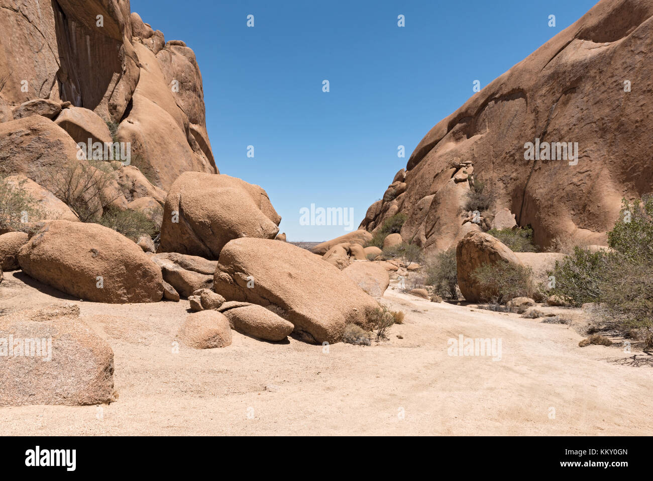 Spitzkoppe gruppo di calvi picchi di granito nel deserto del Namib di Namibia Foto Stock