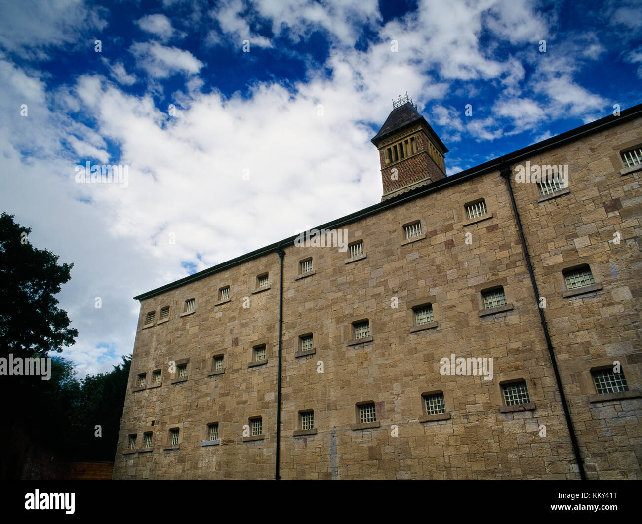 I quattro piani di blocco di cella aggiunto a Ruthin vecchia prigione nel 1865 dispone di un alloggio per un massimo di 100 detenuti.it è stato costruito in risposta alle prigioni Act. Foto Stock