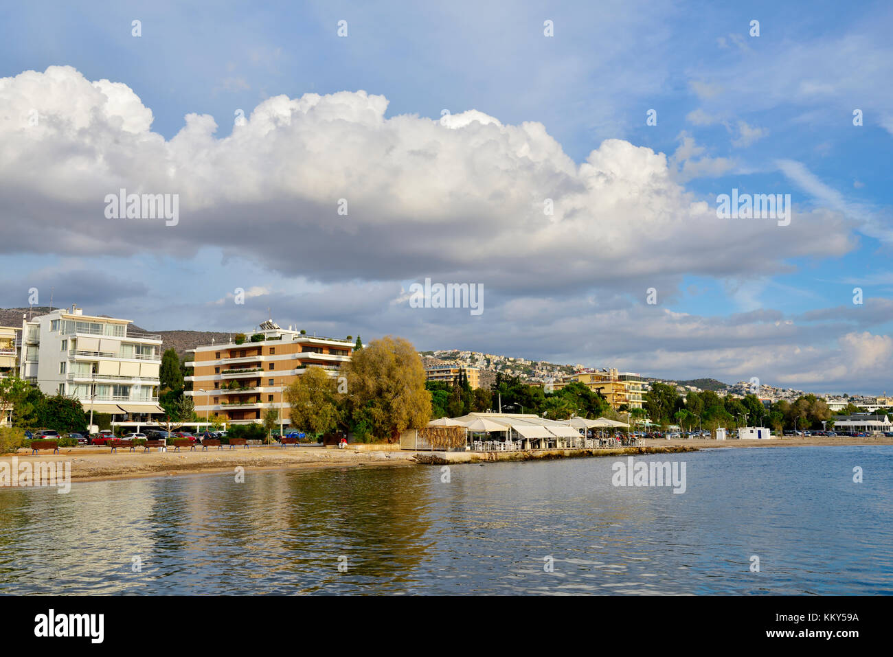 Litorale di Glyfada, sobborgo di Atene, sul Golfo Saronico Golf Foto Stock