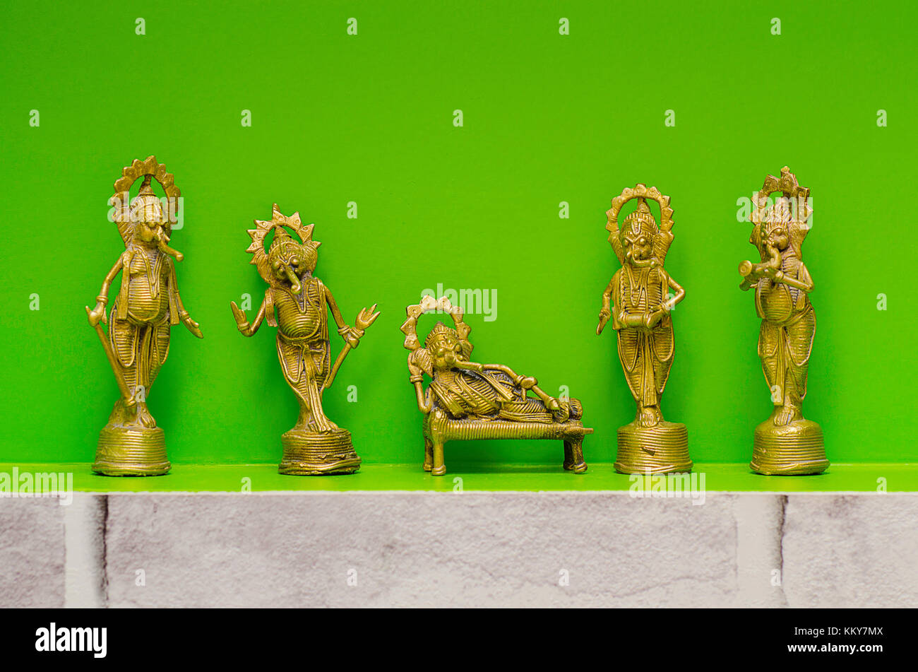 Idoli di metallo del Signore Ganesha, noto anche come Ganapati o Vinayaka, la sua immagine si trova in tutta l India, Sri Lanka, Tailandia e Nepal, è uno di BES Foto Stock