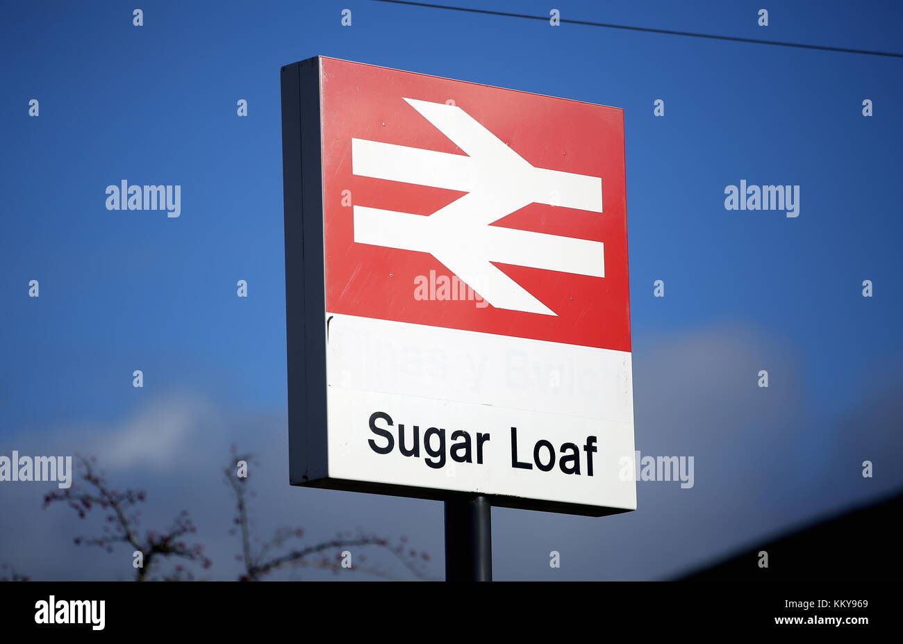 Il segno di Sugar Loaf stazione ferroviaria, la maggior parte della stazione remota sul cuore della linea Galles, situato presso la strada A483, Powys, Wales, Regno Unito. Venerdì 1 Dicembre Foto Stock