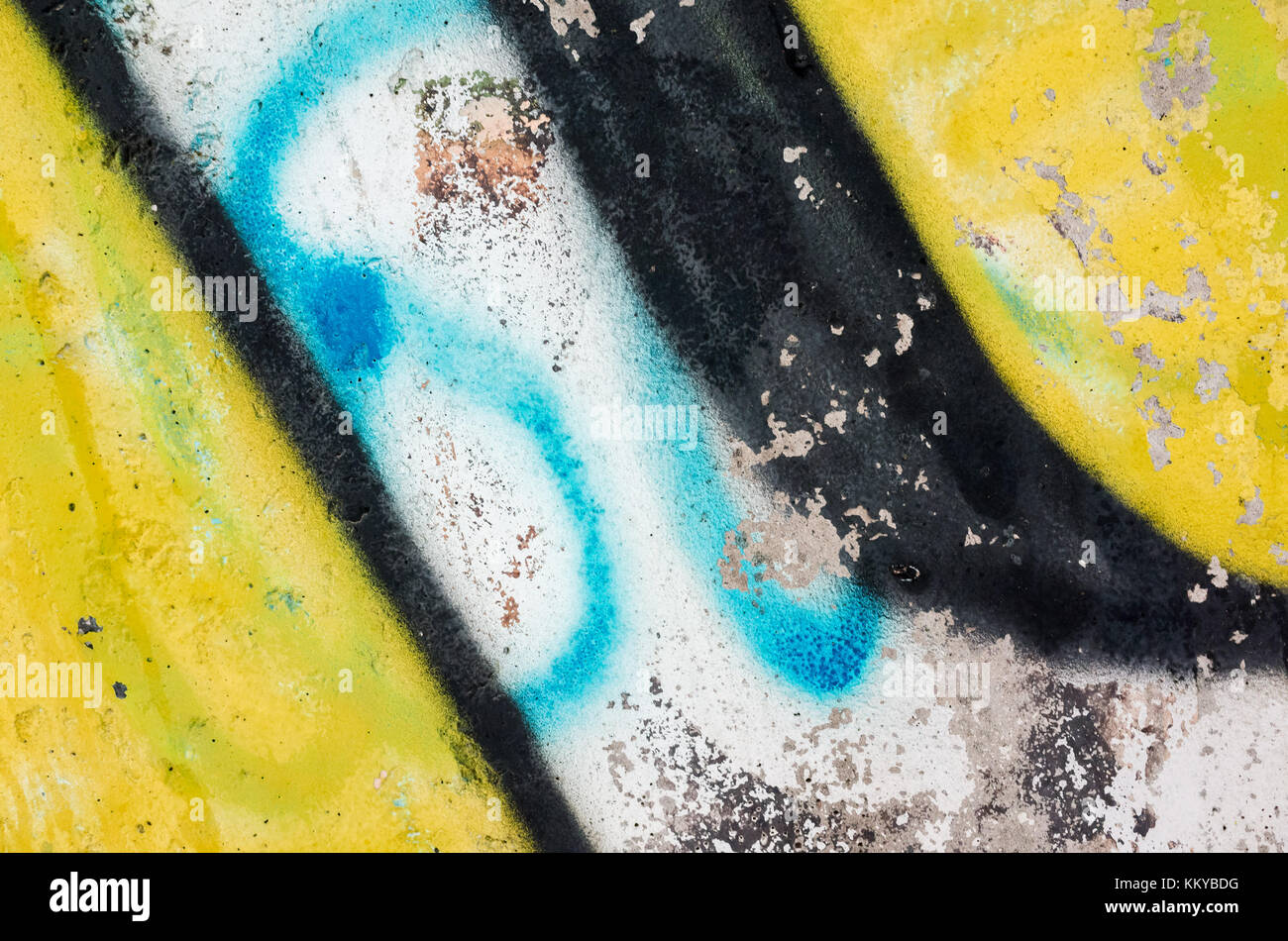 Abstract colorati frammento graffiti su un vecchio urbano parete di calcestruzzo Foto Stock