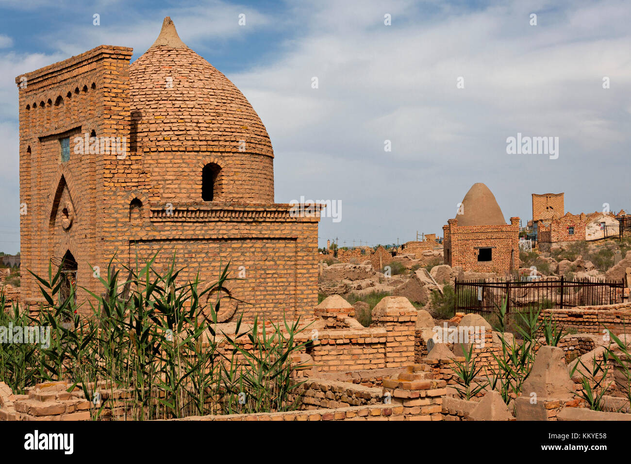 Mizdakhan cimitero di Nukus, Uzbekistan. Foto Stock