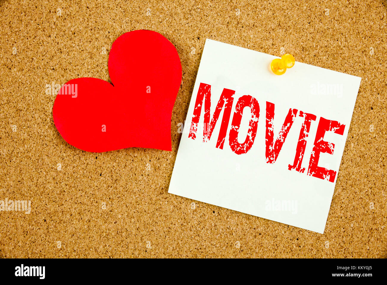 Ispirazione concettuale per la scrittura a mano con didascalie di testo che mostrano il concetto di film per Entertainment Movie Film e Love scritto su una nota adesiva, promemoria sughero bac Foto Stock