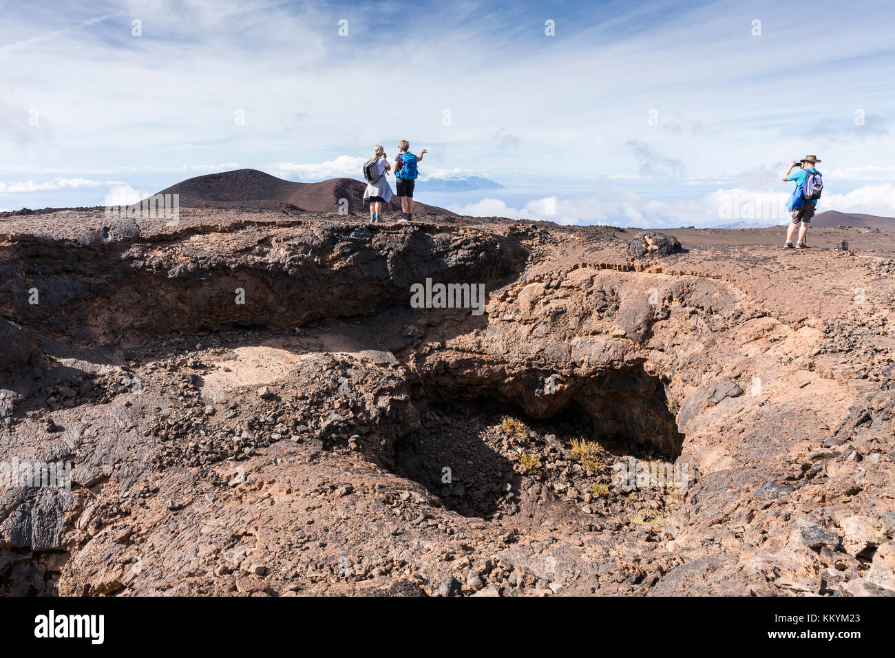 Passeggiate nel paesaggio vulcanico del Montana Samara e Cuevas Negras nel parco nazionale Las Canadas del Teide Tenerife, Isole Canarie Foto Stock