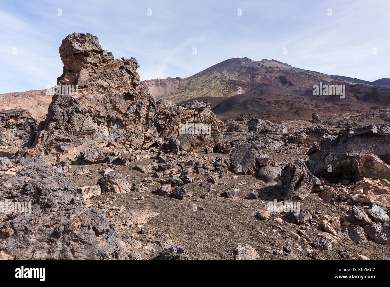 Frastagliate di lava solidificata formazioni rocciose in Montana Samara e Cuevas Negras Las Canadas del Teide National Park, Tenerife, Isole Canarie Foto Stock