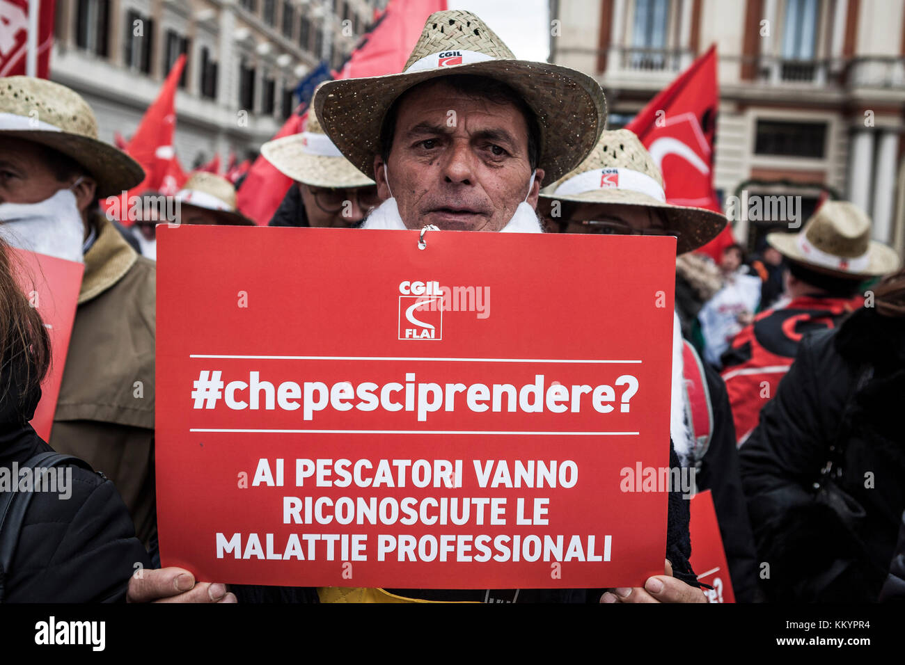 Roma, Italia. 02dec, 2017. italiano Sindacati Cgil ha tenuto una manifestazione di protesta contro il governo italiano la riforma delle pensioni in italia a Roma su dicembre 02, 2017. migliaia di dimostranti prendere parte a un governo anti-rally chiamato dalla cgil per protestare contro l'escursione automatica dell'età di pensionamento a 67 entro il 2019. Credito: Giuseppe ciccia/Pacific press/alamy live news Foto Stock