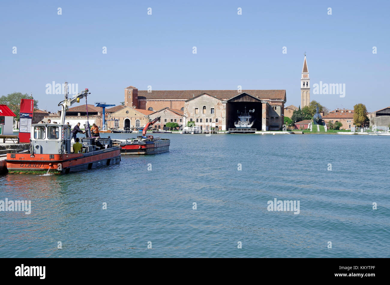Vista attraverso il bacino grande, Darsena Nuovissima per le costruzioni sul lato ovest, Foto Stock