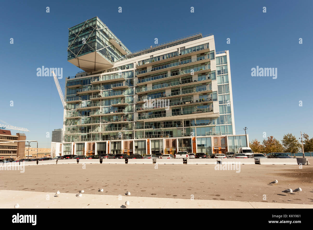 Toronto, Canada - Ott 20, 2017: il lusso contemporaneo edificio residenziale di appartamenti sul mare a Toronto in Canada Foto Stock