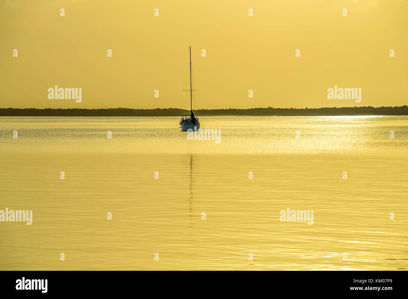 Tramonto a key west florida usa con la barca silhouette e golden e cielo blu Foto Stock