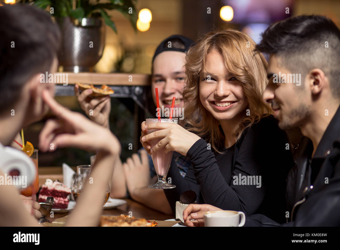 Persone incontro cordiale amicizia coffee shop concept Foto Stock