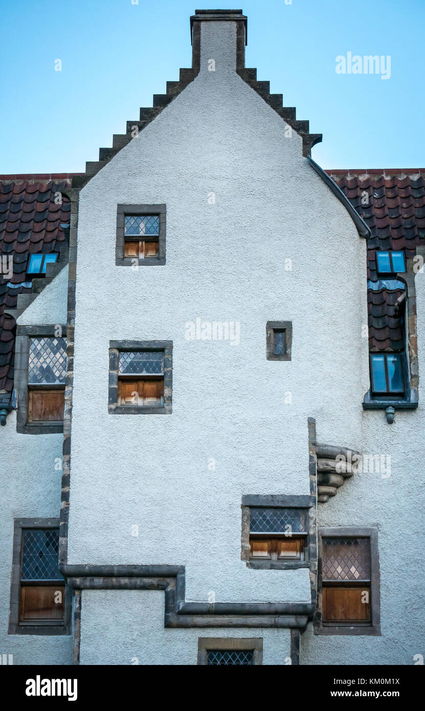 Traliccio windows amd crow frontone a gradini, xvii secolo Hanseatic Merchant House, casa Agnelli, Leith, Edimburgo, Scozia, categoria un edificio elencato Foto Stock