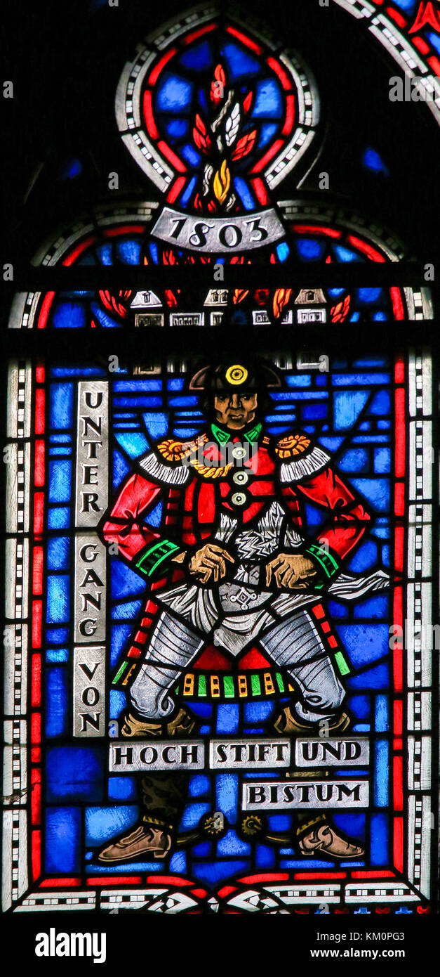 Il vetro macchiato in wormser dom in Worms, Germania, raffigurante un soldato francese all'annessione di worms in impero francese all'inizio del XIX secolo Foto Stock