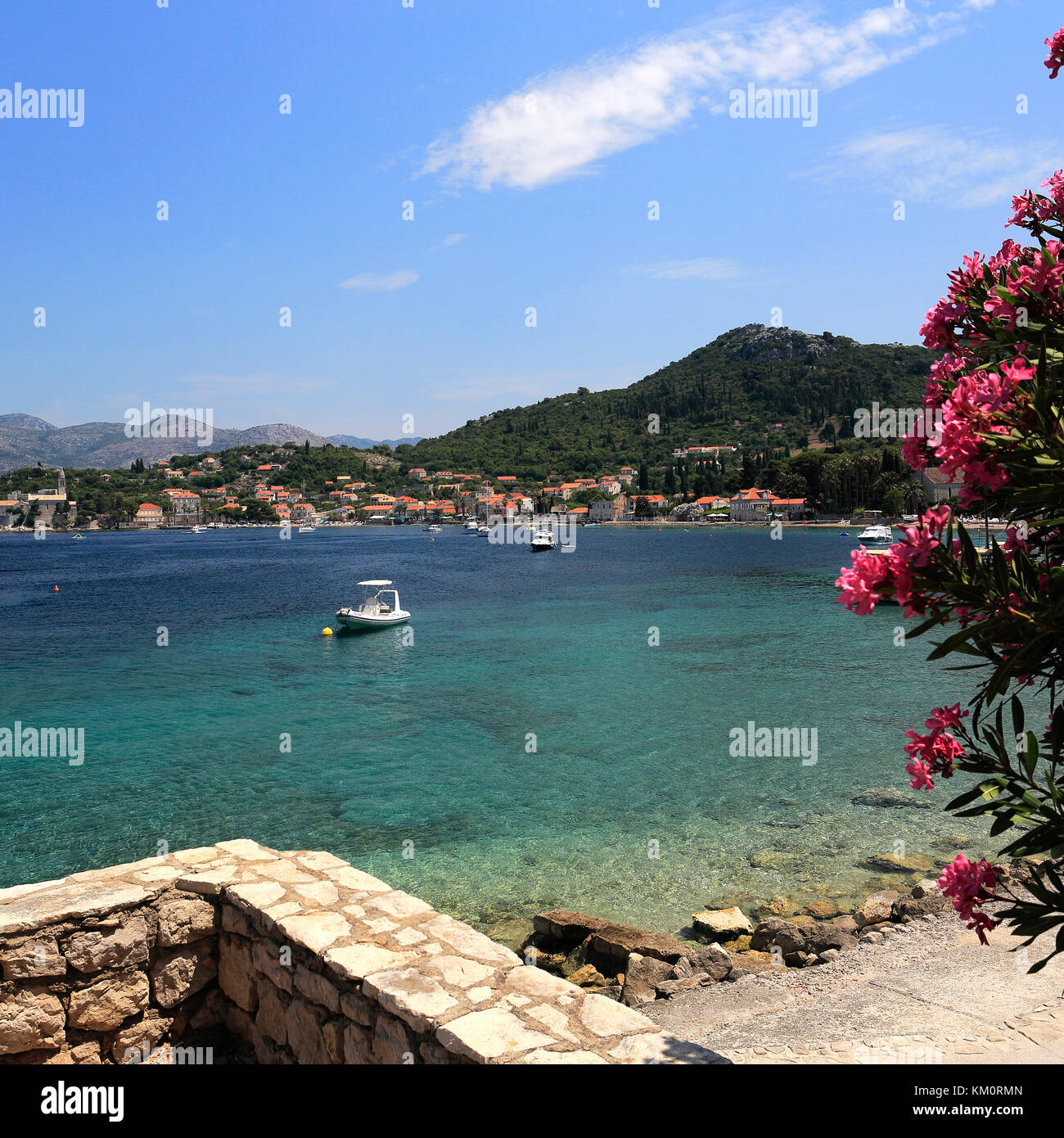 Vista estiva della spiaggia di Isola di Lopud, una delle isole Elafiti vicino Dubrovnik, costa dalmata, Mare Adriatico, Croazia, Europa Foto Stock