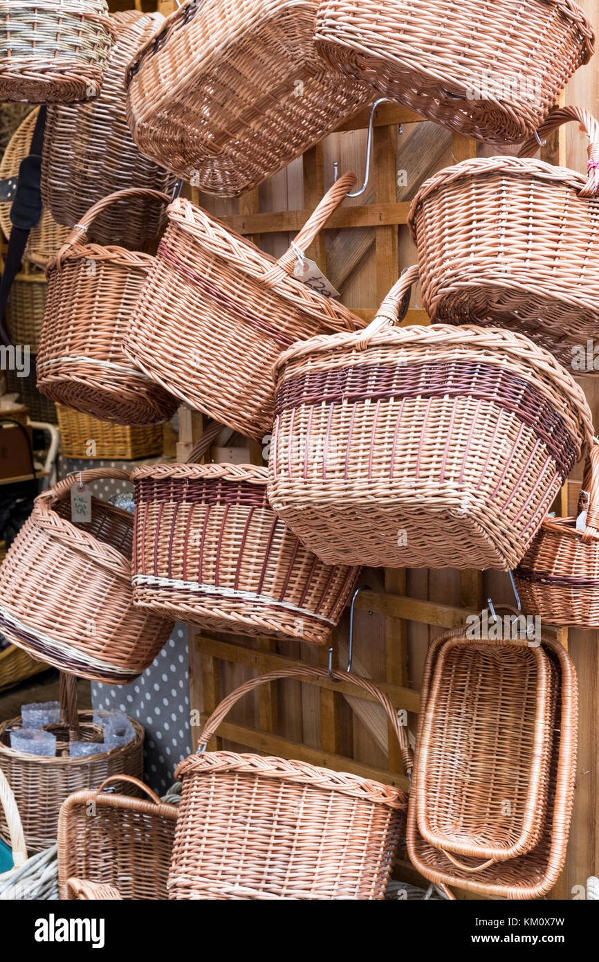 Un cesto di vimini nel mercato di Natale di Baths, Bath, Inghilterra, Regno Unito Foto Stock
