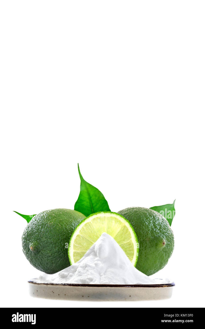 Limone. frutti con foglie su sfondo bianco. Foto Stock