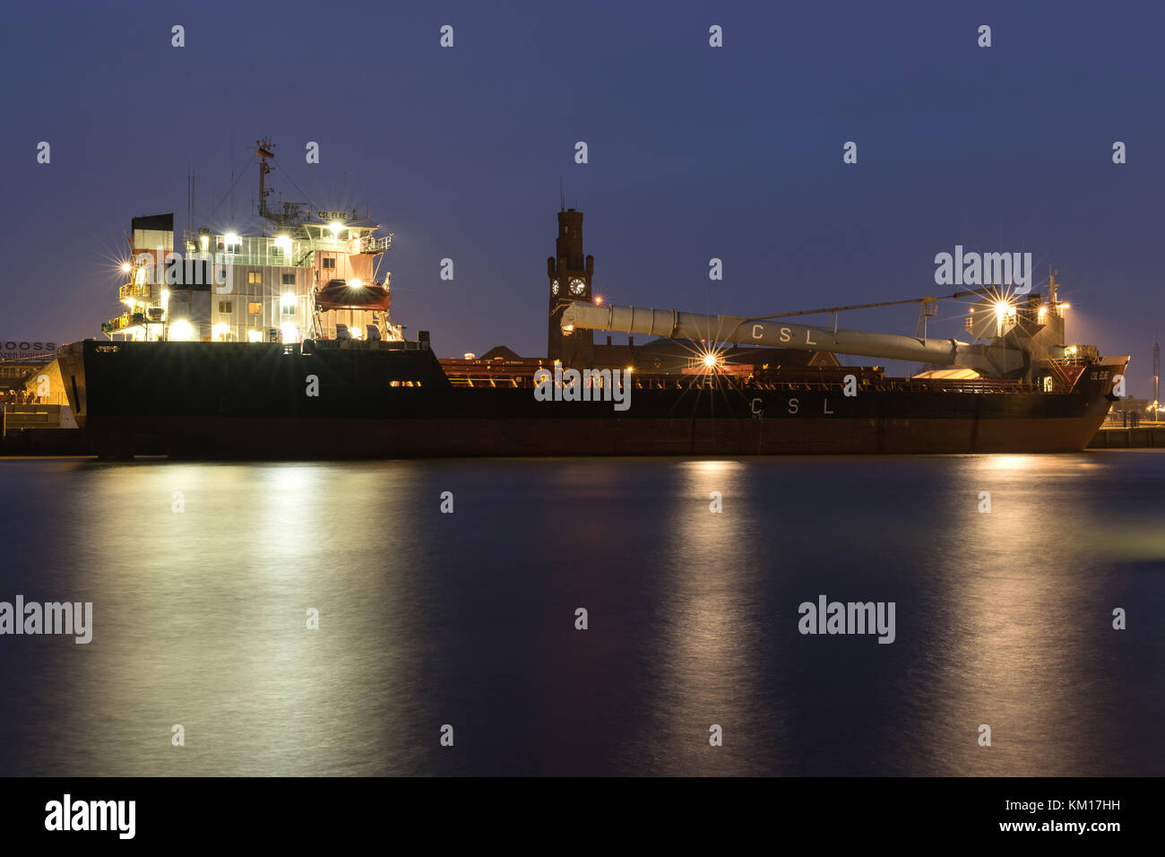 Csl elba lo scarico nel porto se cuxhaven. Il canadese csl group è il più grande del mondo proprietario e operatore di self-lo scarico delle navi. Foto Stock