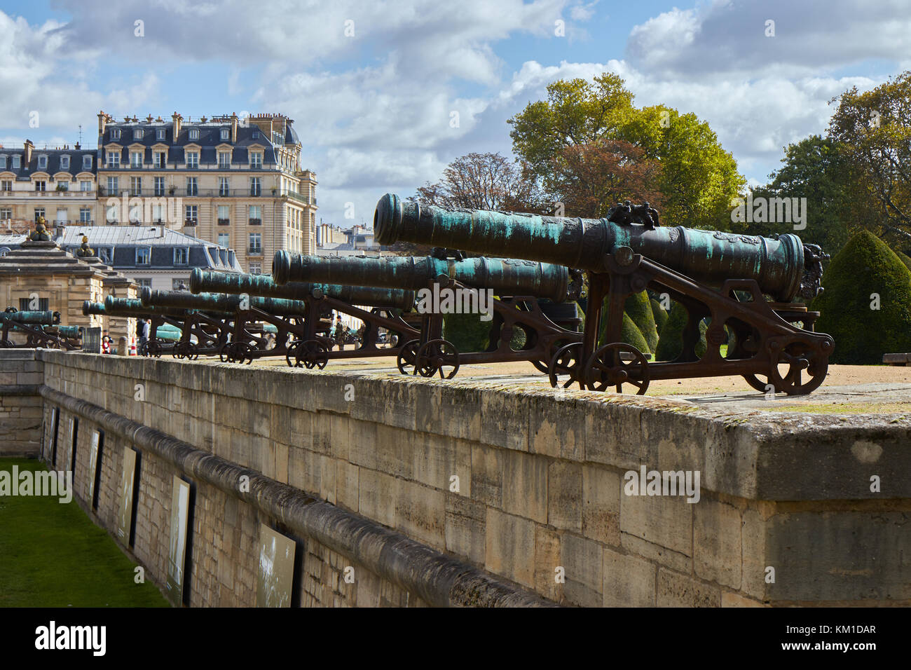 Il museo dell'esercito a Parigi nel periodo autunnale. Foto Stock