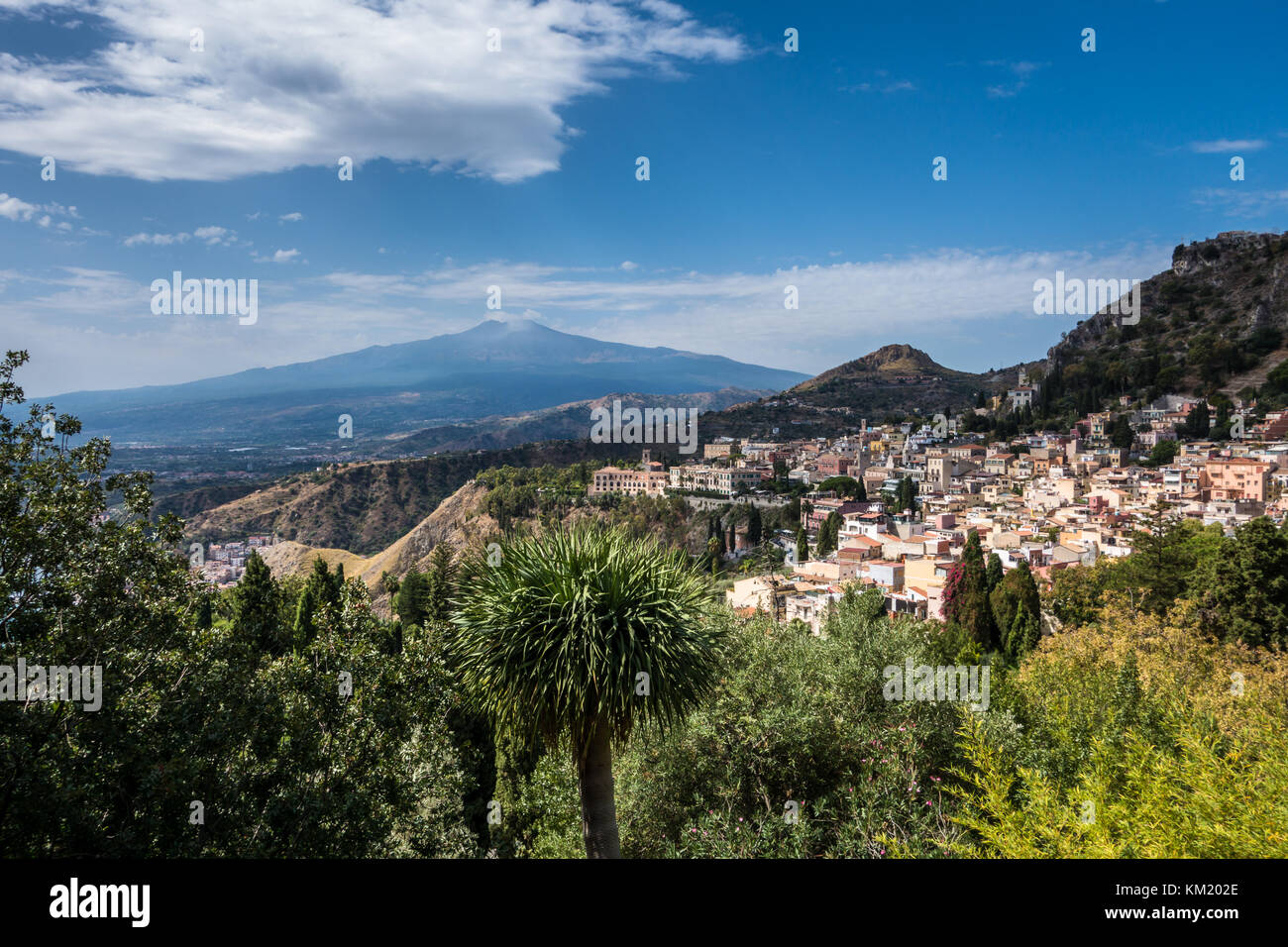 Vista dell'Etna su Taormina in Sizily Italia Foto Stock