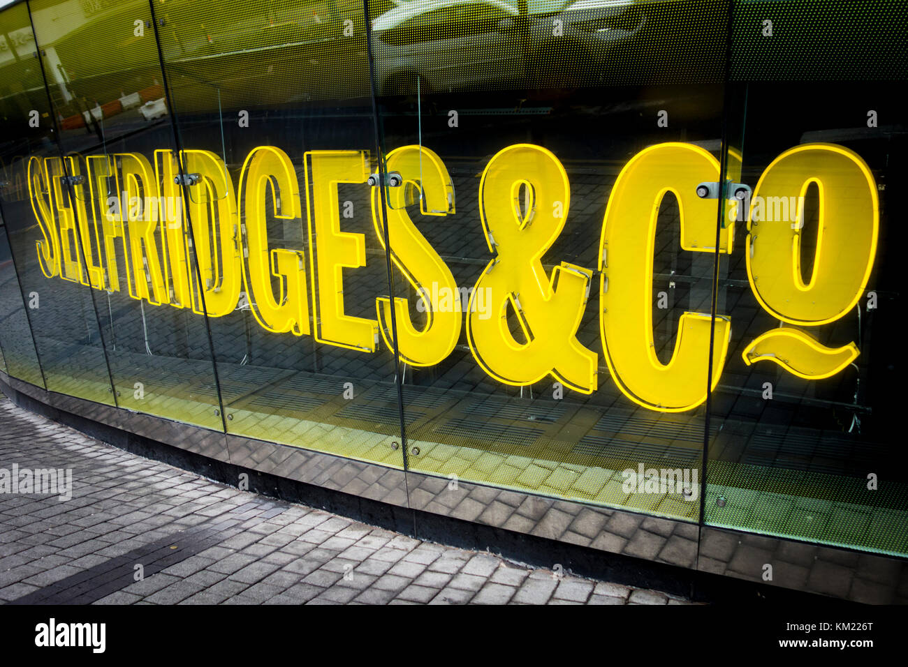 Logo e segno esterno Selfridges & Co edificio dagli architetti sistemi futuri, parte del Centro Commerciale per lo shopping Bullring per dal grande magazzino Selfridges, Bir Foto Stock