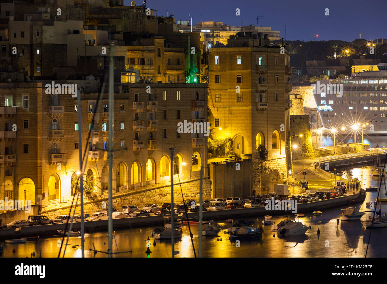 La notte scende a Senglea, Malta. Foto Stock
