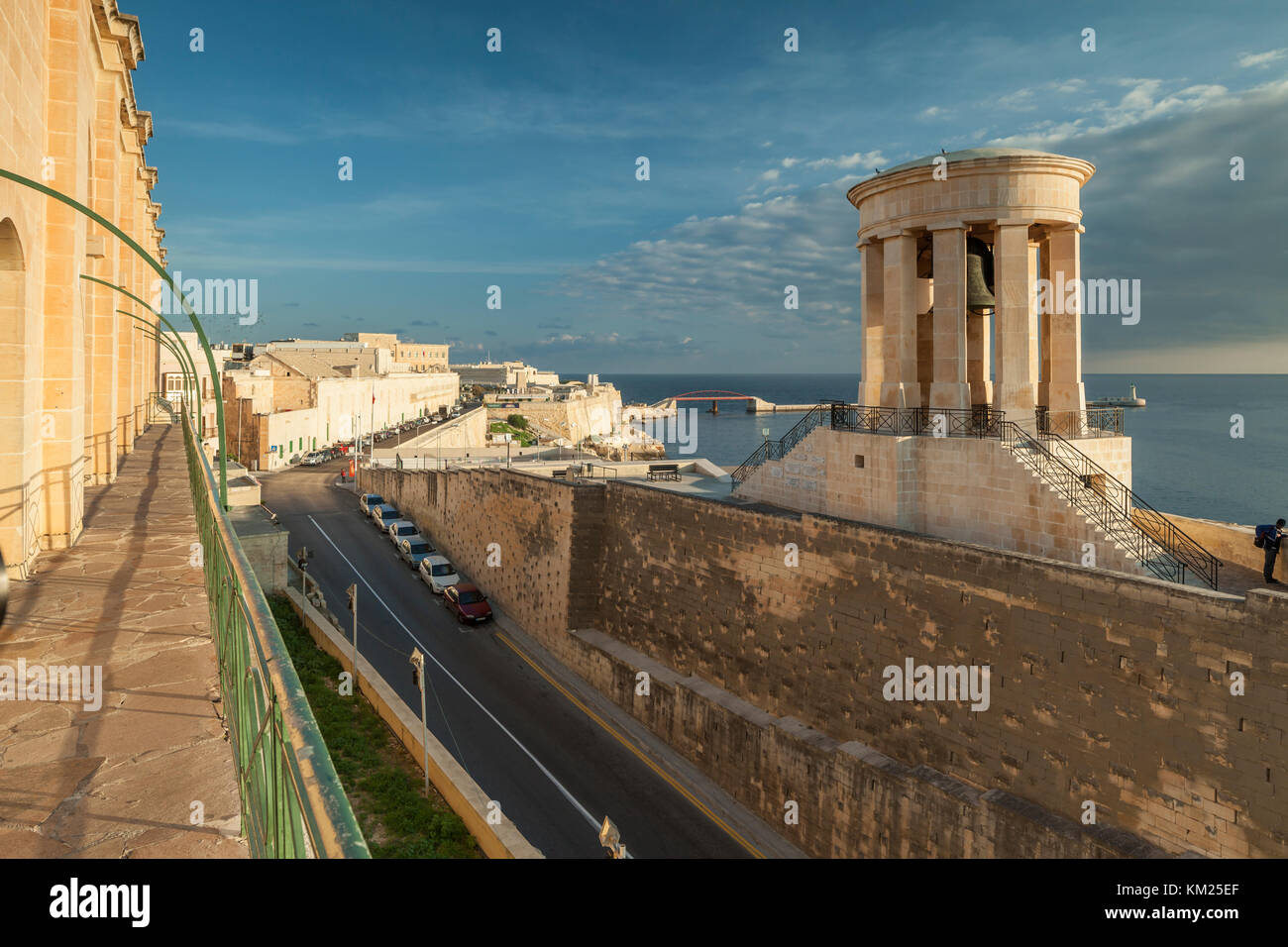 Mattina all assedio Bell Memorial a La Valletta, Malta. Foto Stock