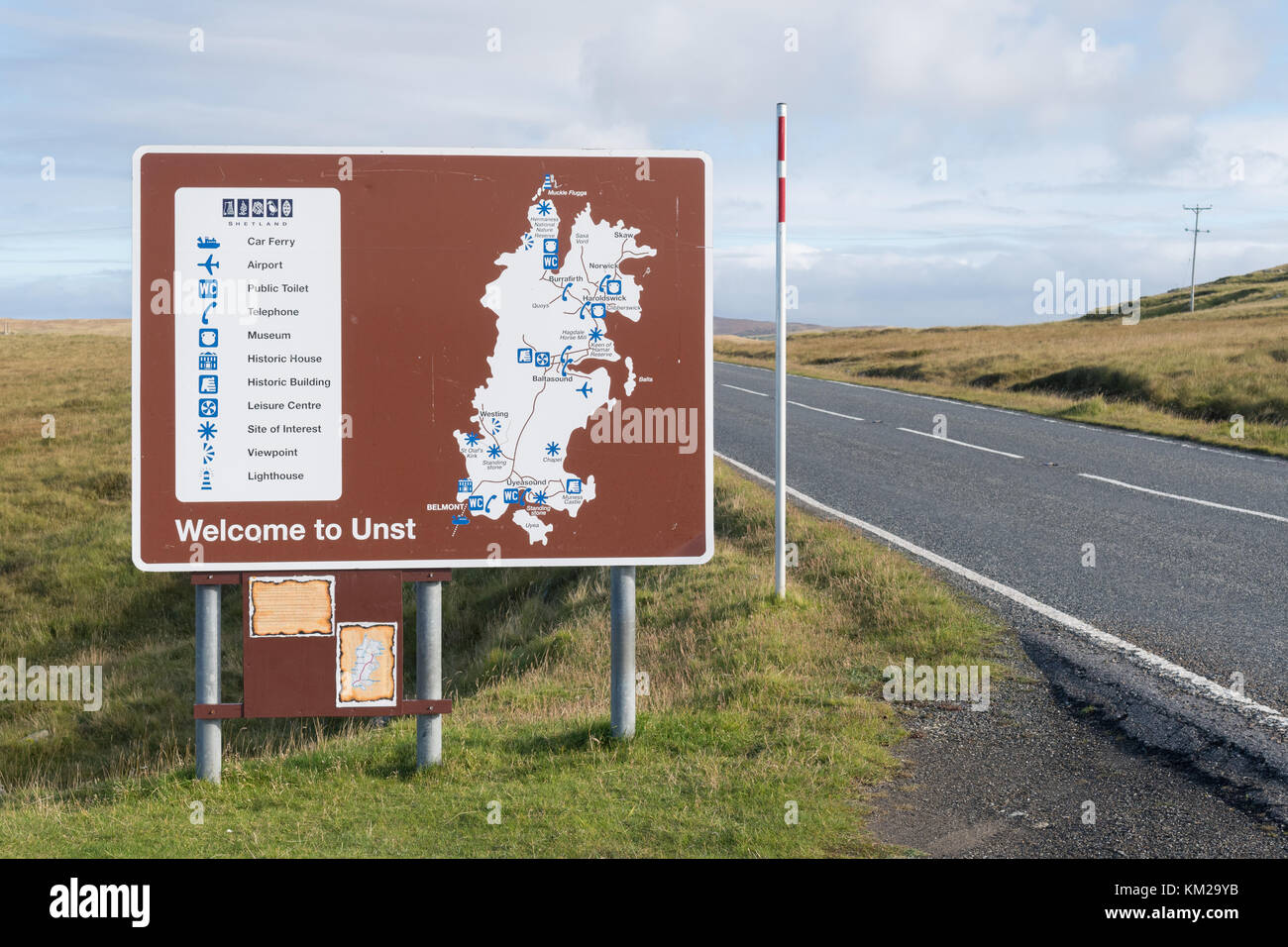 Benvenuti al segno di Unst e mappa, Unst, isole Shetland, Scotland, Regno Unito Foto Stock