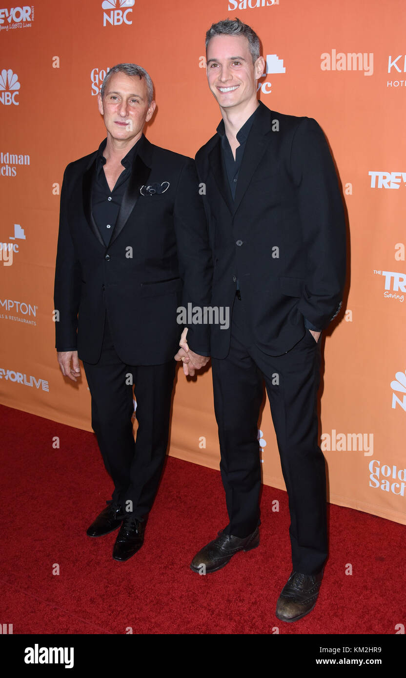 Beverly Hills, California, Stati Uniti. 3 dicembre 2017. Adam Shankman e Frank Meli arrivano per il Galà TrevorLive di Los Angeles al Beverly Hilton Hotel. Crediti: Lisa o'Connor/ZUMA Wire/Alamy Live News Foto Stock